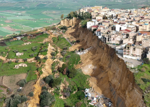 Alarm i kuq ne vendin me mijëra shqiptarë, mbi 1 mijë persona braktisin shtëpitë me urgjencë! (FOTO)