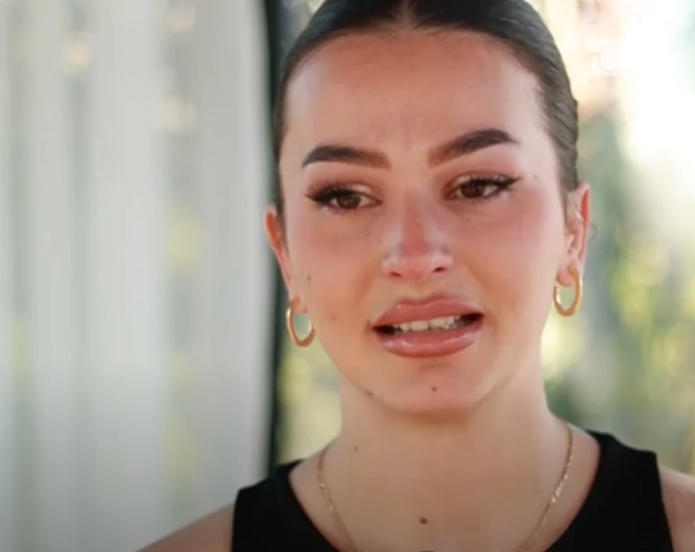 “Mami vrau babin për te na shpëtuar ne”, modelja shqiptare përlot me historinë tragjike: Ai donte të … (Video)