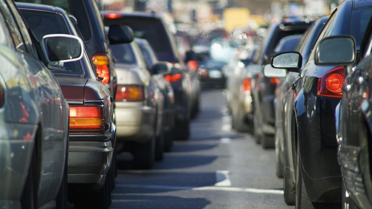 Ndodh për herë të parë në Shqipëri, numri i makinave i kalon…