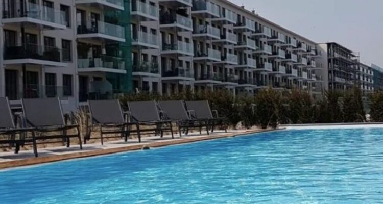 La takim në hoteI, BURRlT i ikën mendja kur përbaIIë i del …