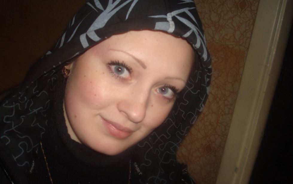 Kur, pas 10 vitesh përpjekjesh të pasuksesshme, më në fund kam lindur një trinë në moshën time 48 vjeçare, në vend që të më urojnë, të gjithë rreth meje filluan të më kritikojnë