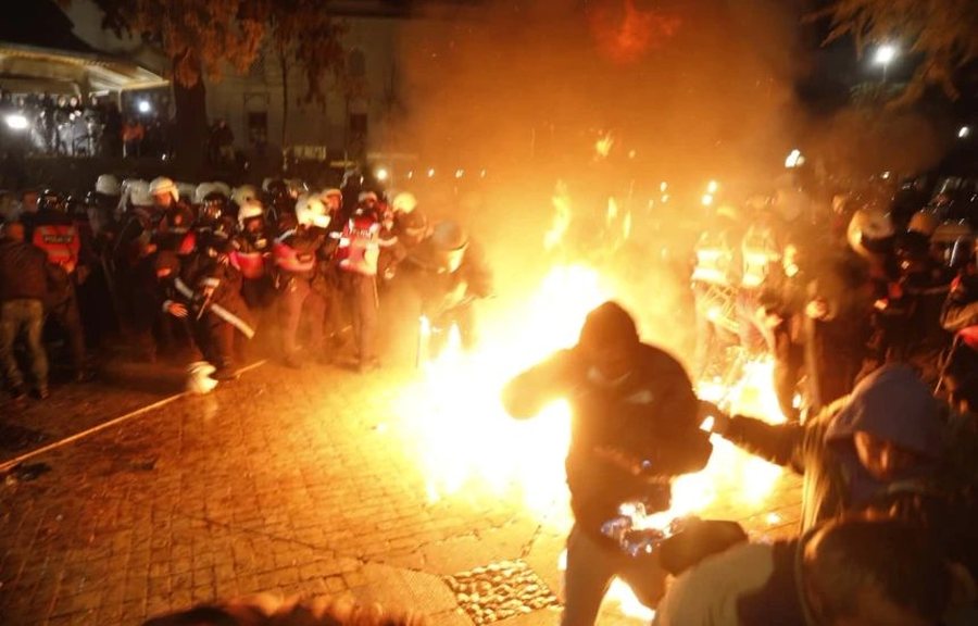 Opòzîta ka thîrrùr sot pròtestèn, Pòlicîa e Tîranës nùk jep lèje pas aktève të dhùnshmè