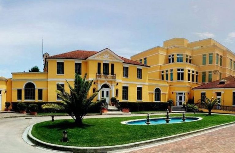 Ambasada Amerikane del me njoftimin e fundit