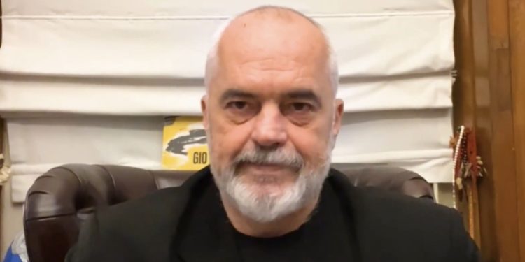 Po ia hedhim njëri tjetrit! Edi Rama mesazh deputetëve! Kush është MINISTRJA