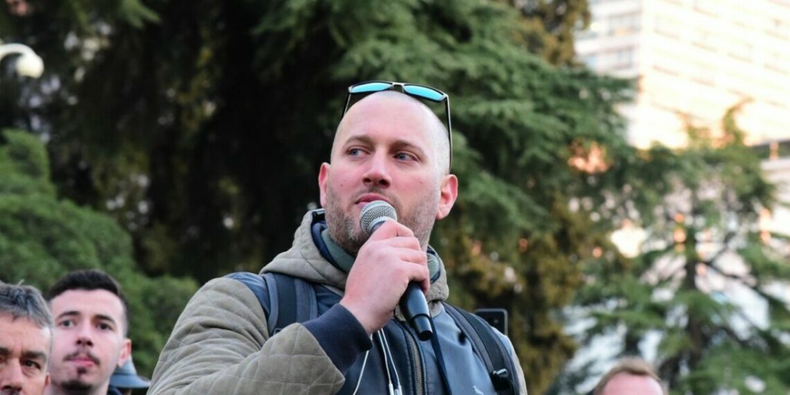 Binaj ngre tonet pas paralizës së vendit