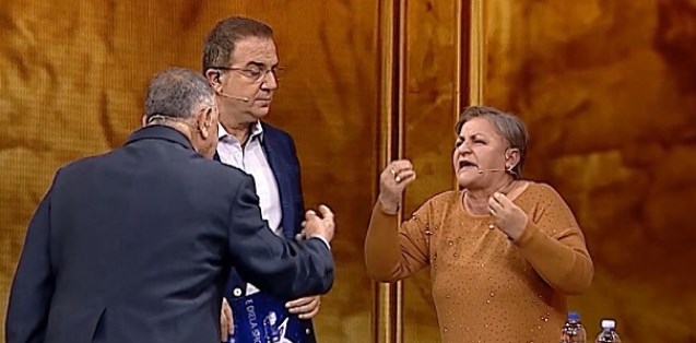 I moshuari ankohet se ka një vit që nuk bën s**s me gruan. Ajo e shtang: Ore ty nuk te