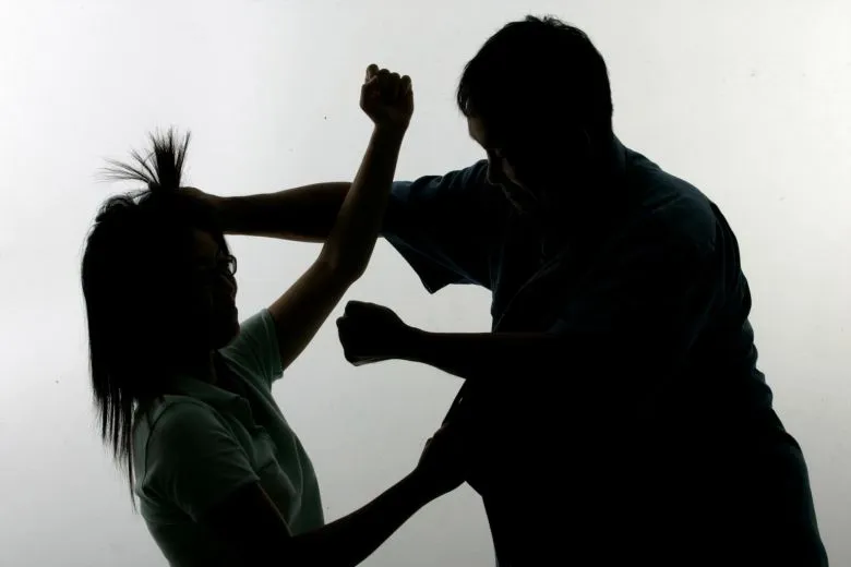 E TMERRSHME! E rrahu gruan shtatzënë deri në alivanosje – ajo që bëri më pas trondit edhe policinë – DETAJE