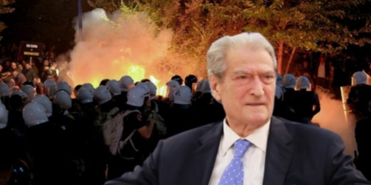 “Mund të bllokojmë aeroportin!”/ Zbulohet SKENARI, çfarë pritet në protestën e radhës të Berishës…