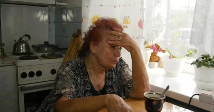 Nënë e burrit nuk e mori telefonin, dhe unë u shqetësova shumë. Shkova në shtëpinë e saj, dhe fqinja më tha se ajo kishte shkuar në spital natën…