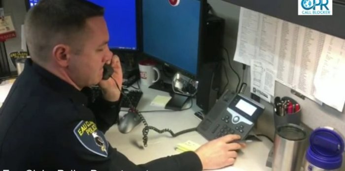 5 vjecari telefonon policinë dhe kërkon nënën që ka shkuar në qiell, polici mrekullon botën me përgjigjen e tij