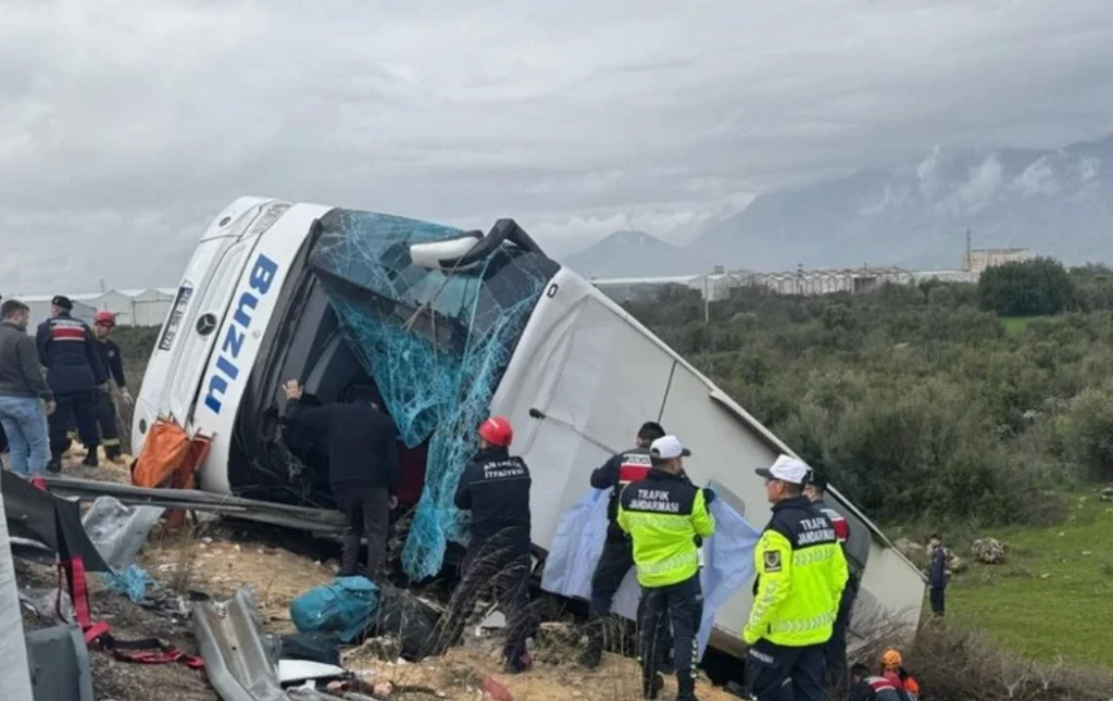 “Pasagjerët fluturuan nga dritarja”, aksident tragjik, humbin jetën 9 persona e plagosen 26 të tjerë