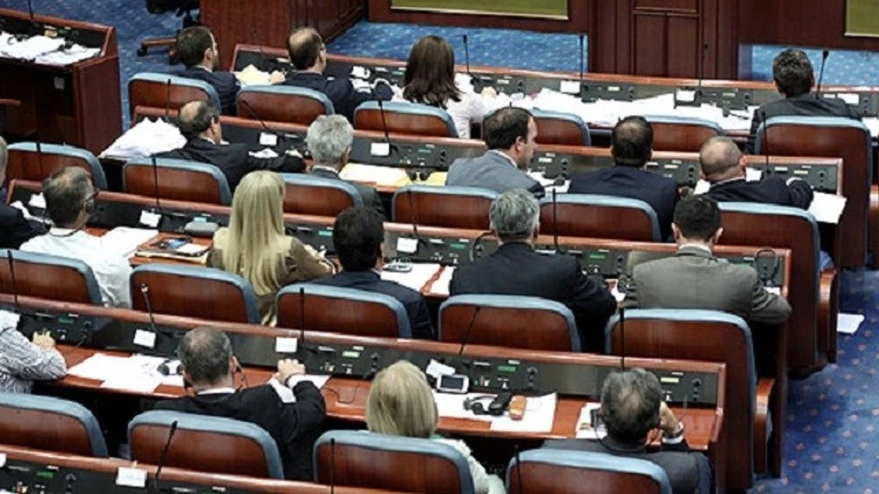 Një deputet braktisë shumicën, nga sot e tutje pushteti me një deputet më pak