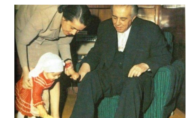 Pse Enver Hoxha e izoloi Shqipërinë? Mjekυ francez i Enυer Ηoxhës i tregon të gjitha/ Ja çfarë i ka thënë ai për shqiρtarët