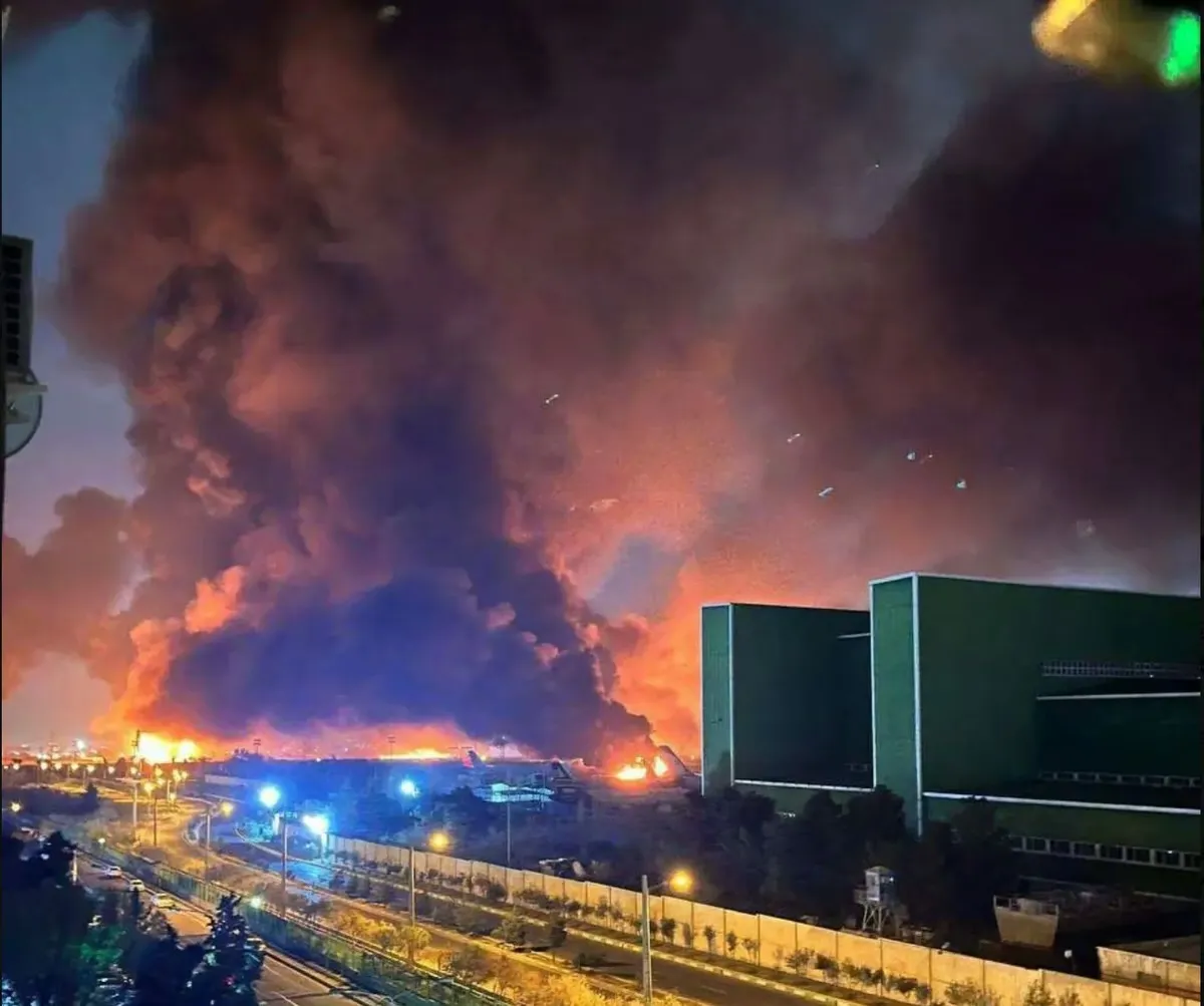 Eskalon në Hormuz – Irani sulmon anijet amerikane – Teherani nê flakë