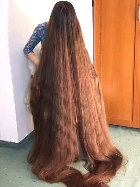 She Didnt Cut Her Hair for 25 YearsThen She Made a Choice That Left Everyone Stunned